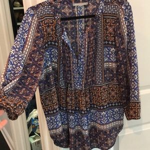 Pretty blouse with functional buttons in Size M